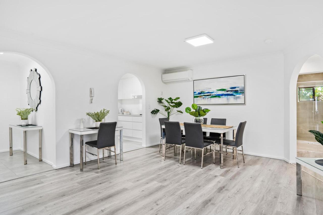 Coco Bella Retreat in Central Surfers - sleeps 6-8 Gold Coast Esterno foto