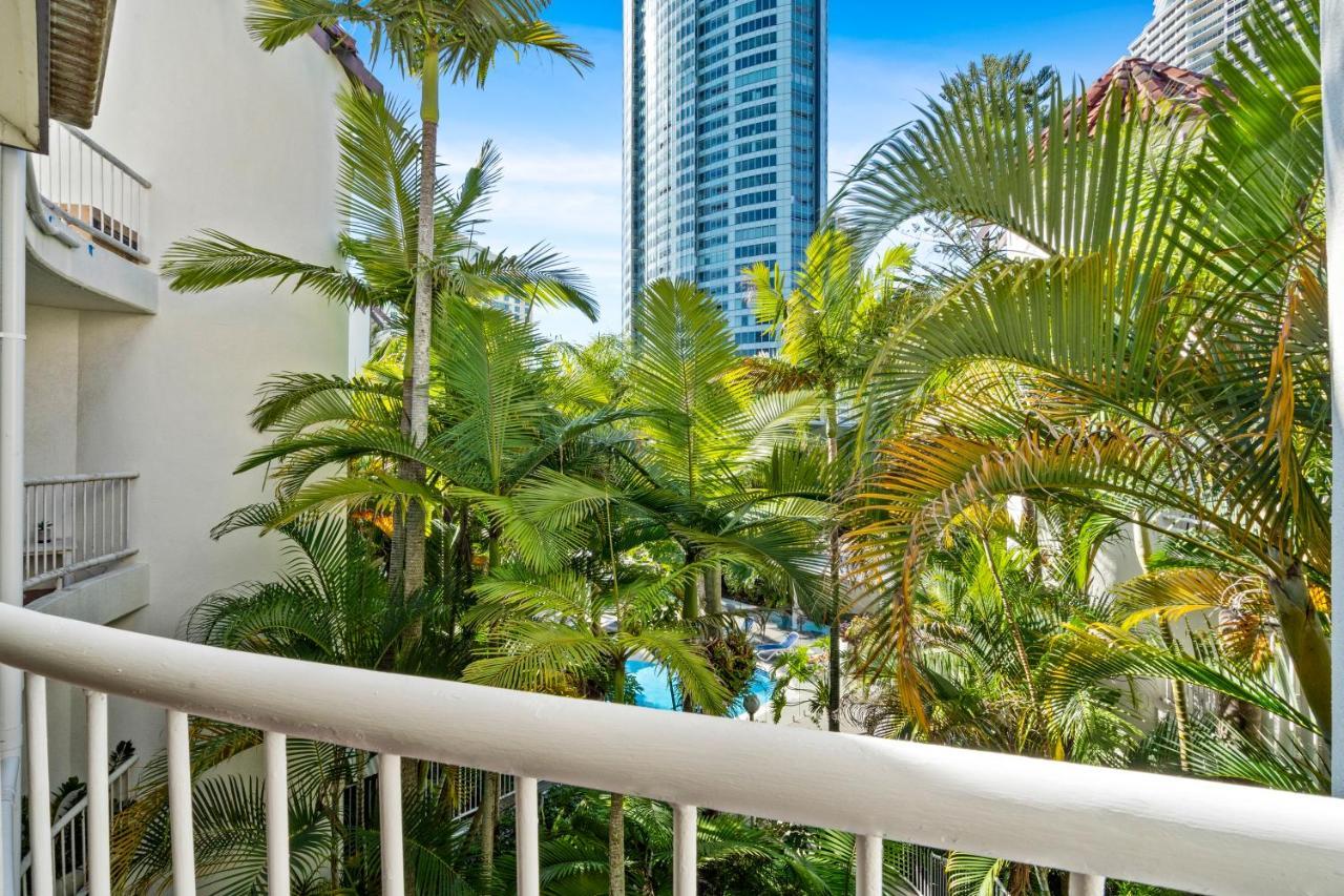 Coco Bella Retreat in Central Surfers - sleeps 6-8 Gold Coast Esterno foto