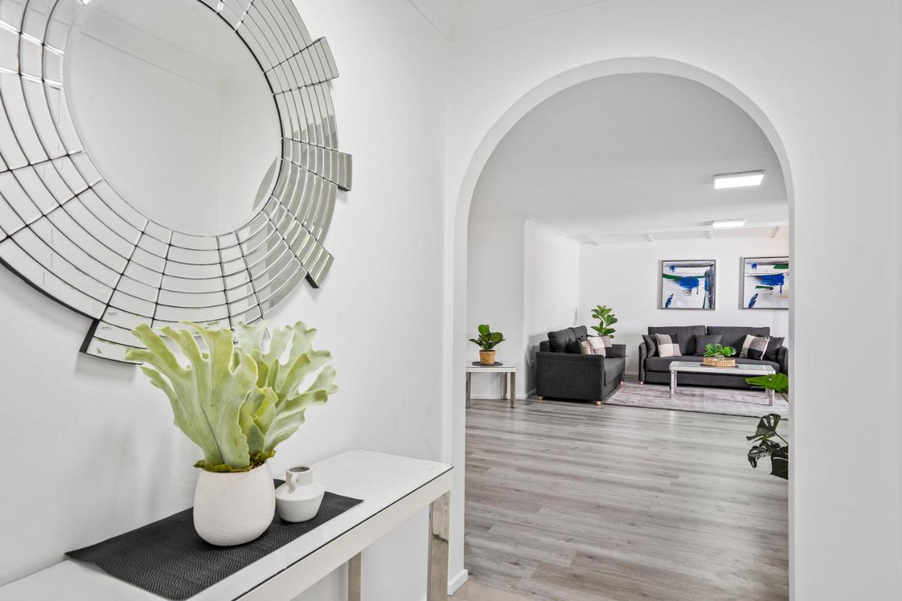 Coco Bella Retreat in Central Surfers - sleeps 6-8 Gold Coast Esterno foto