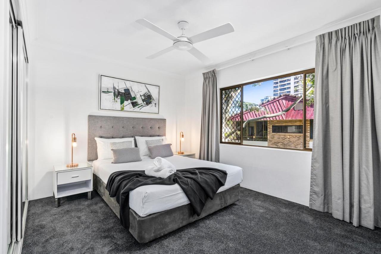 Coco Bella Retreat in Central Surfers - sleeps 6-8 Gold Coast Esterno foto