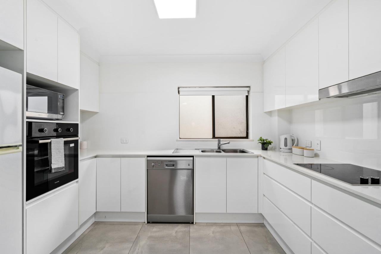 Coco Bella Retreat in Central Surfers - sleeps 6-8 Gold Coast Esterno foto